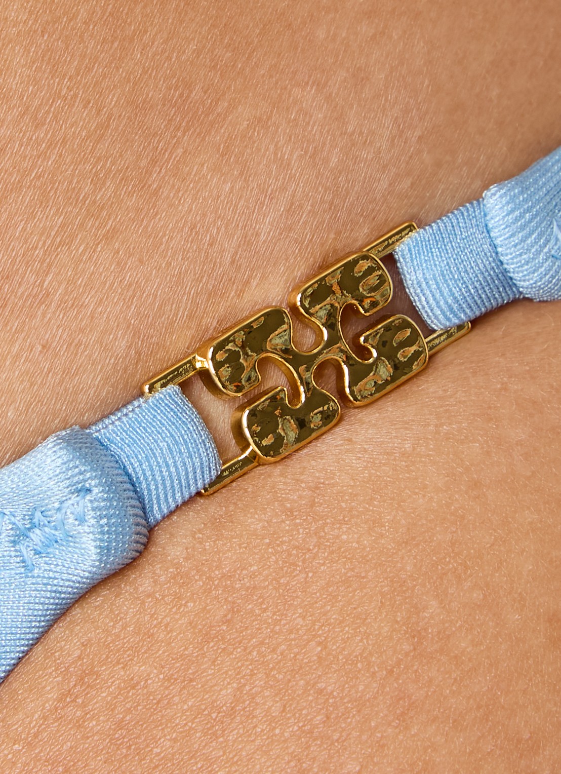 Ganni Bikinislip met glanzende finish - detail 5 lichtblauw