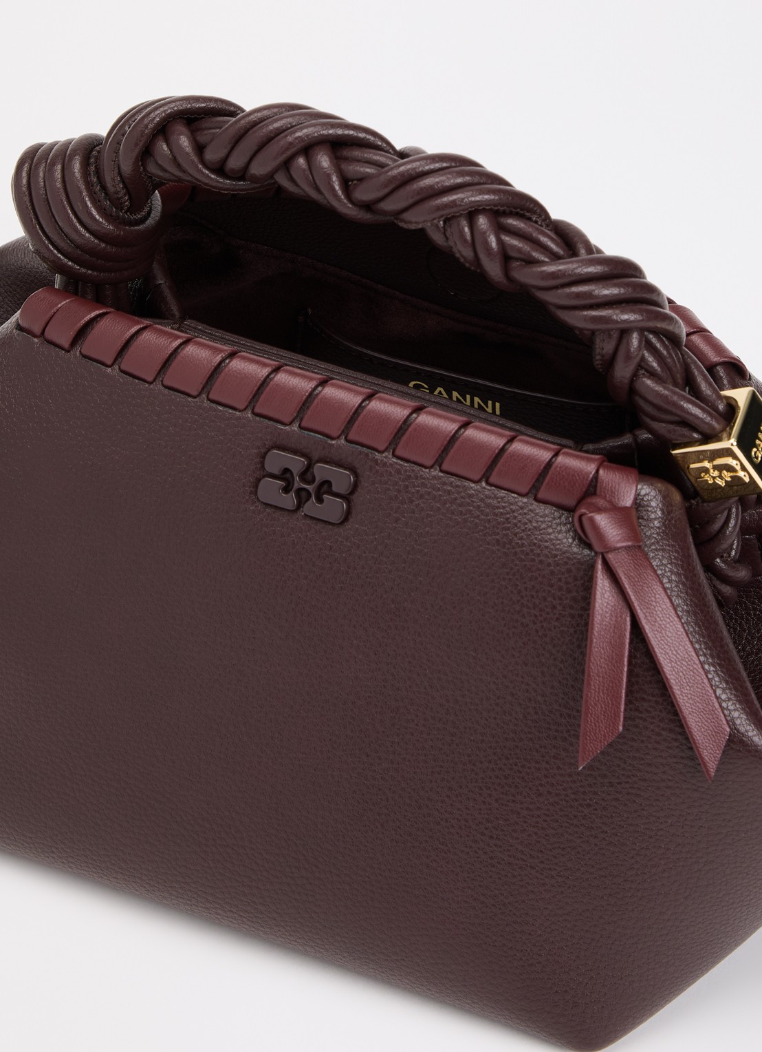Ganni Bou Small handtas van leer met gevlochten details en afneembare schouderriem - detail 2 bordeauxrood