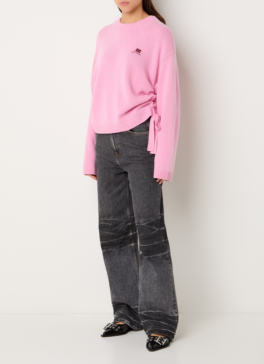 Ganni Grofgebreide trui in wolblend met gestrikt detail en logo - voorkant 2 roze