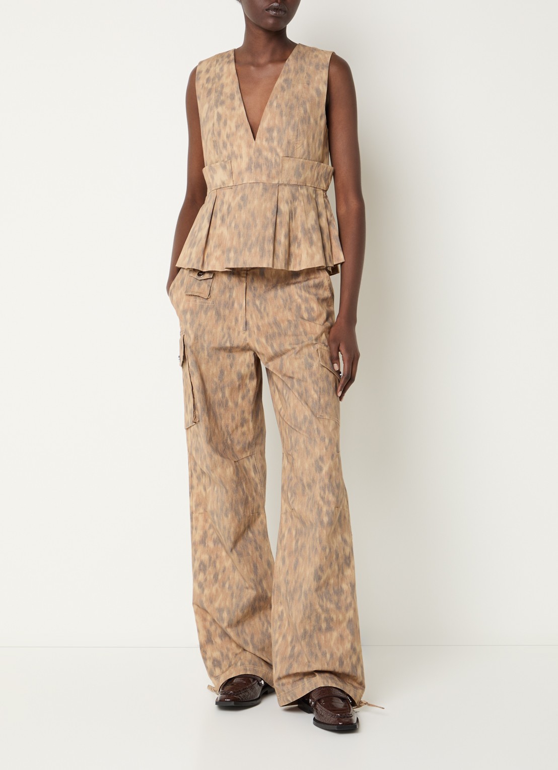 Ganni High waist loose fit cargobroek met steekzakken - voorkant 2 camel