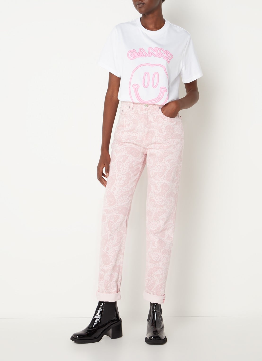 Ganni High waist straight leg jeans met paisley dessin - voorkant 2 lichtroze