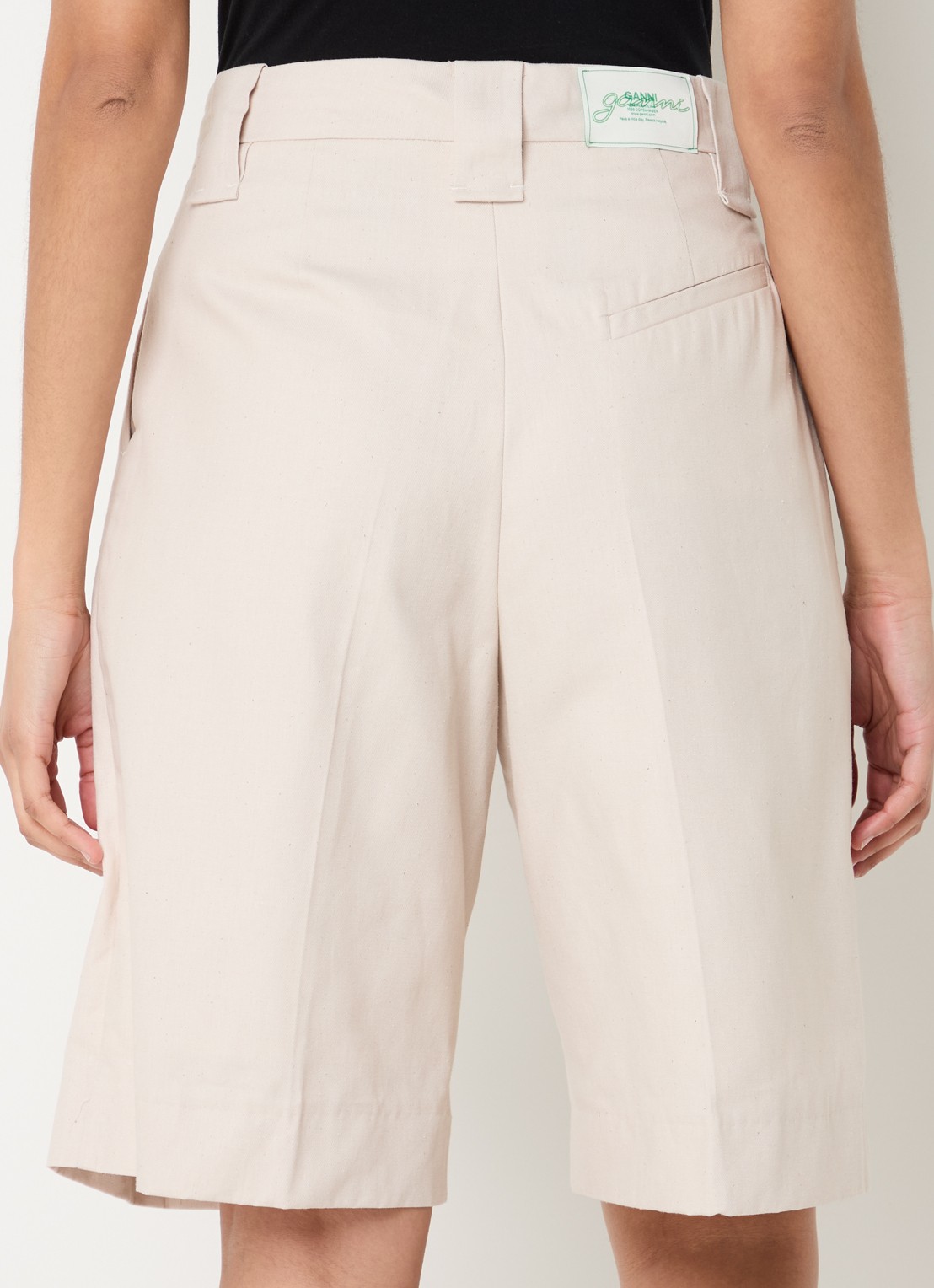 Ganni High waist wide fit korte broek van  katoen  - achterkant zand
