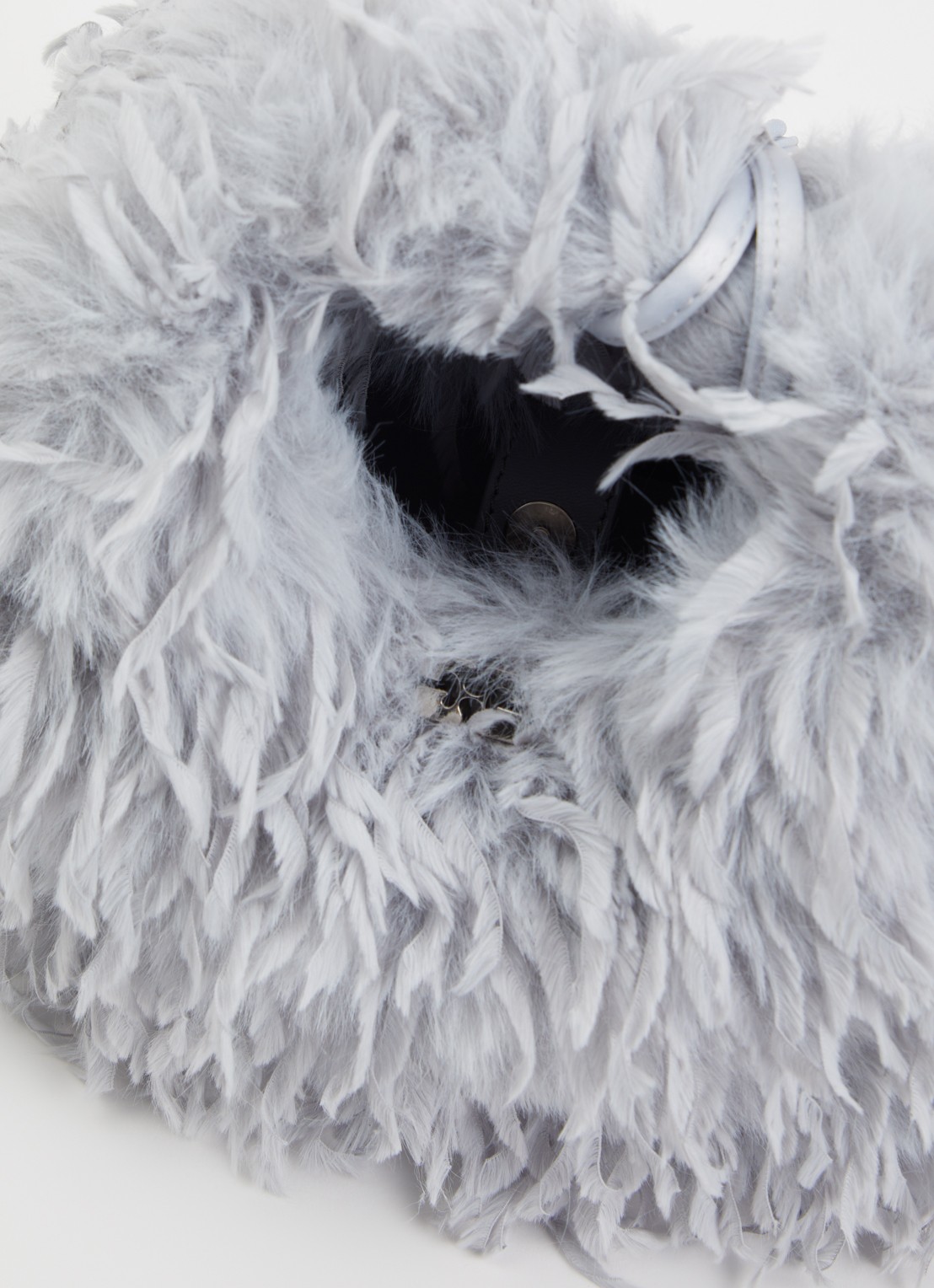 Ganni Hobo Mini Feather handtas met afneembare schouderriem - detail grijs