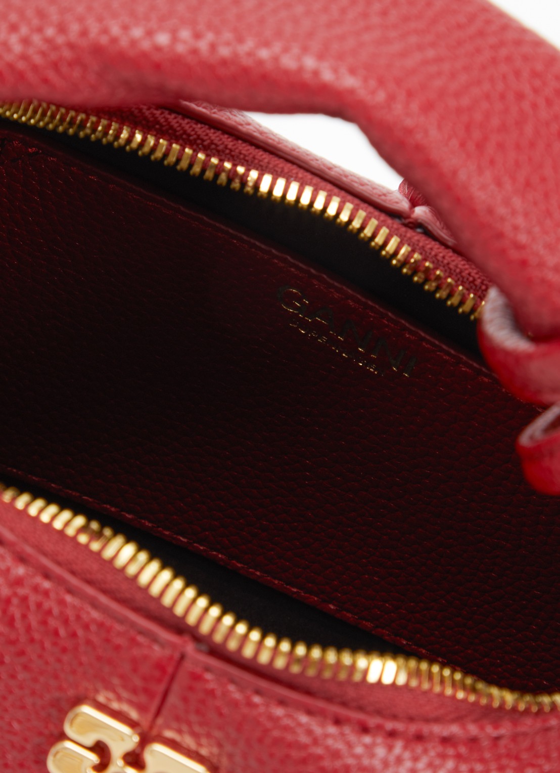 Ganni Hobo Mini handtas met afneembare schouderriem - detail donkerrood