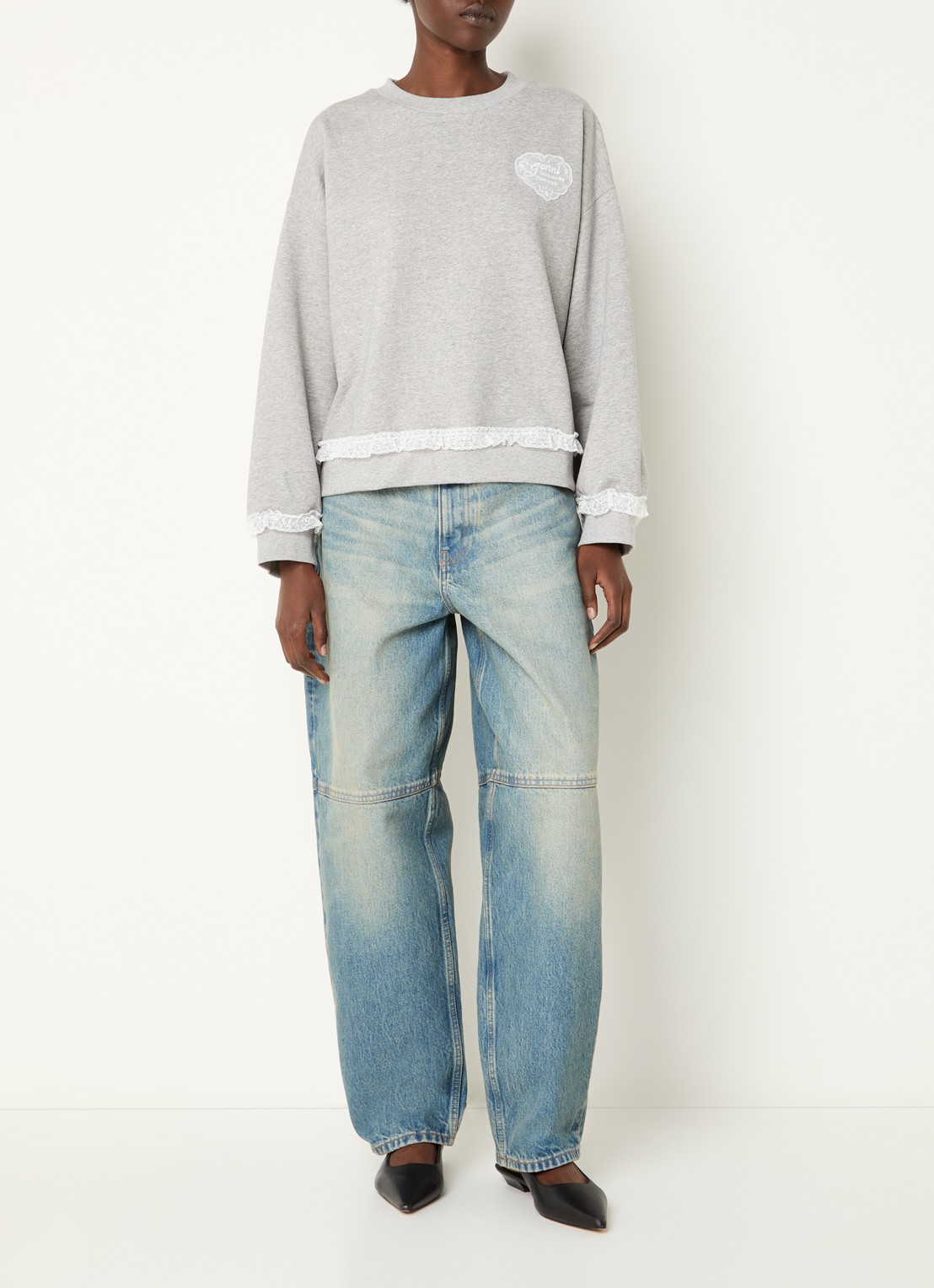 Ganni Isoli sweater met logo en details van kant - voorkant 2 grijsmele