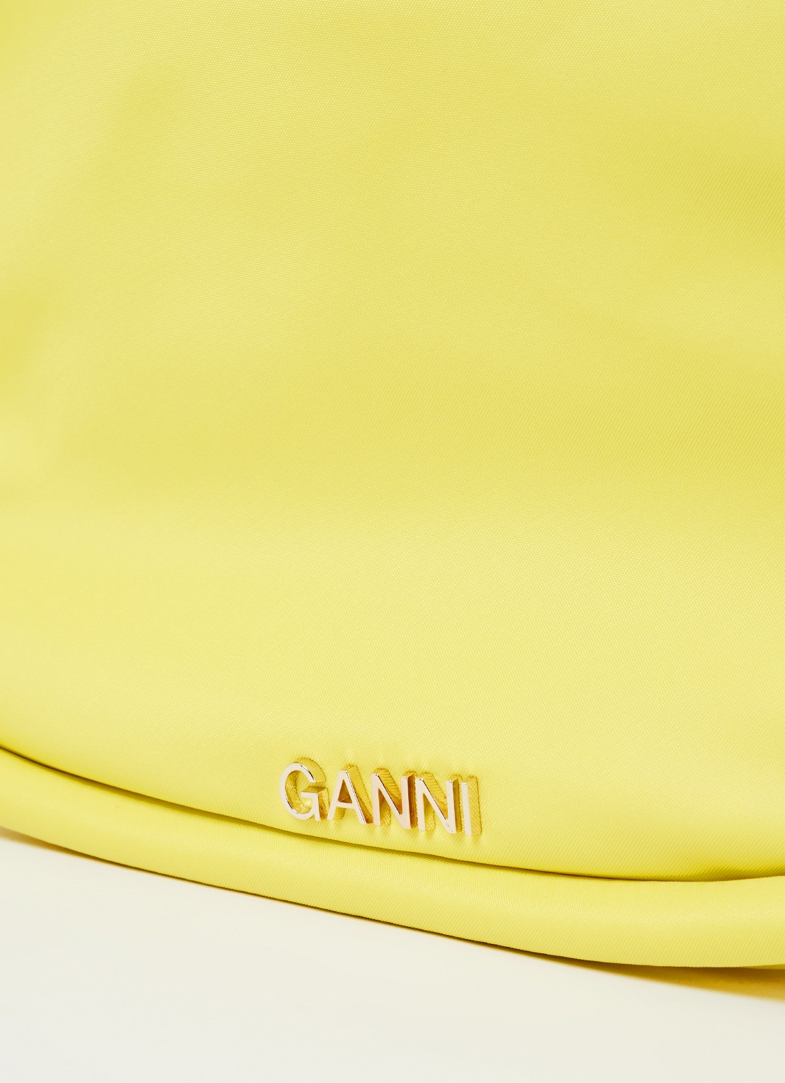 Ganni Mini Knot handtas met leren details  - detail 5 geel