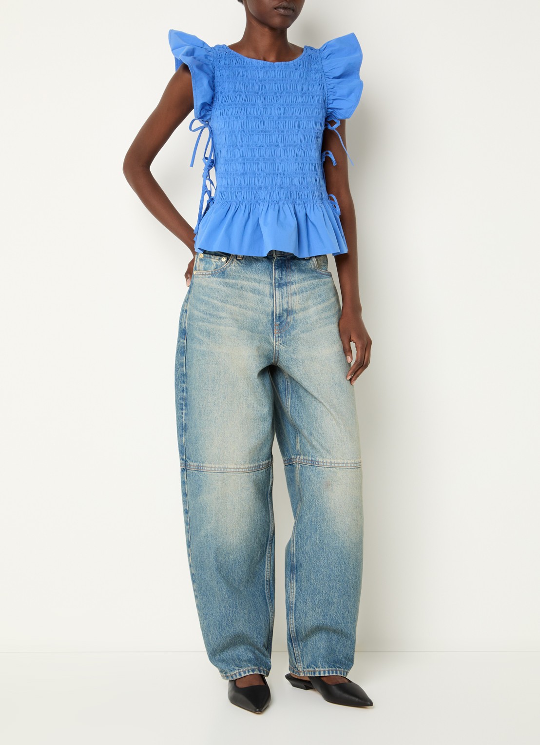 Ganni Mouwloze top met smockwerk en gestrikt detail - voorkant 4 blauw