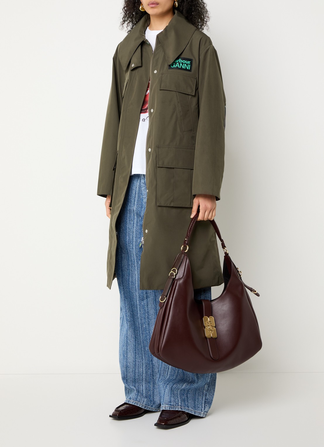 Ganni Parka met logo en klepzakken - voorkant 3 bronsgroen