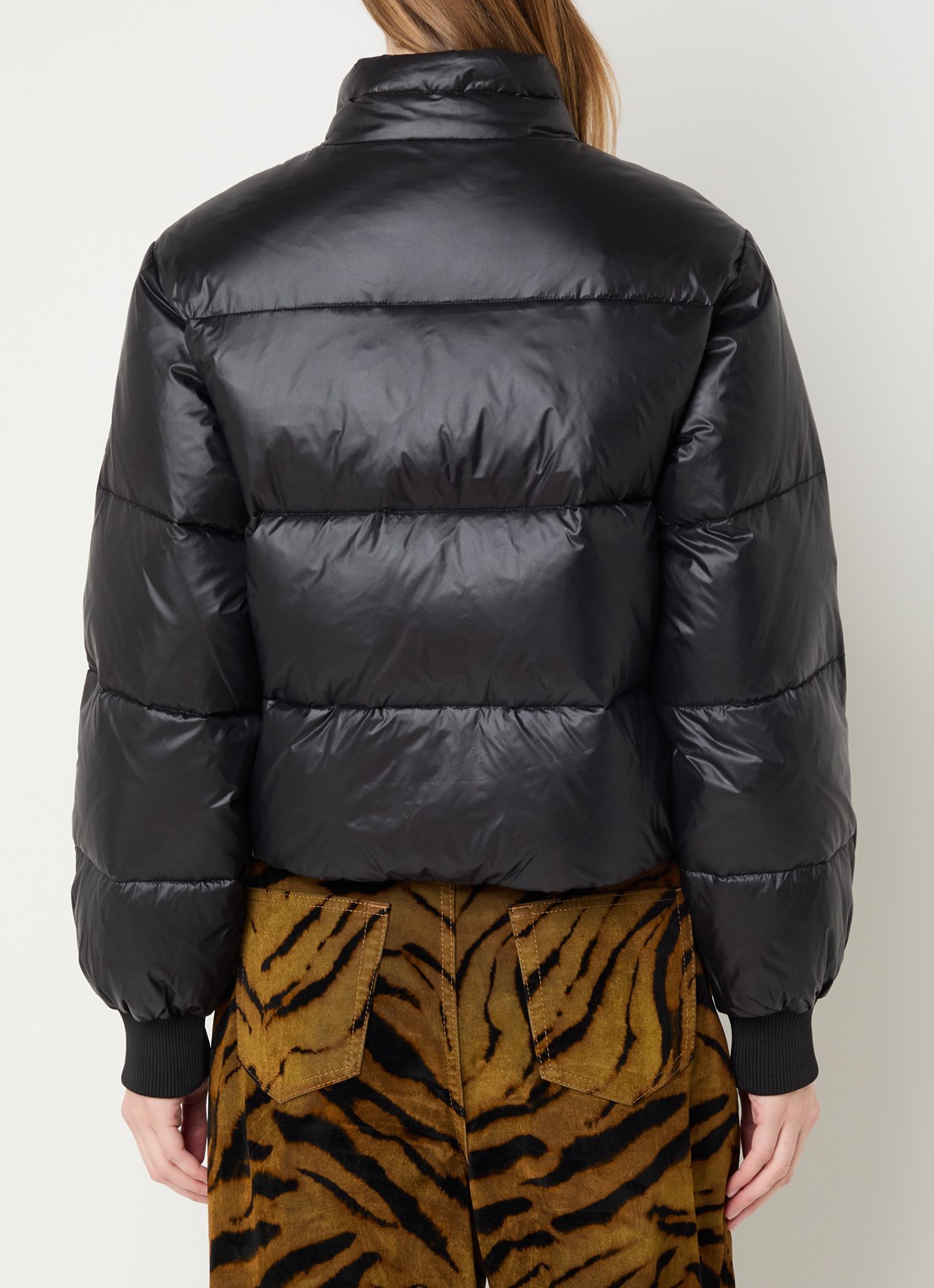 Ganni Puffer jack met donsvulling en glanzende finish - achterkant 4 zwart
