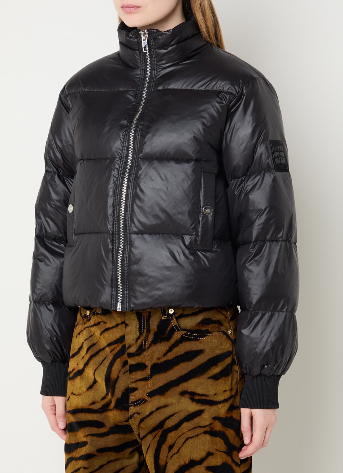 Ganni Puffer jack met donsvulling en glanzende finish - detail zwart
