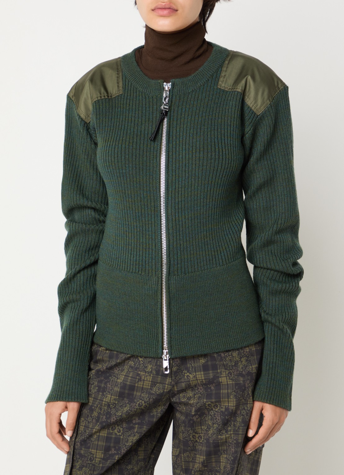 Ganni Ribgebreid vest in merino wolblend - detail groen