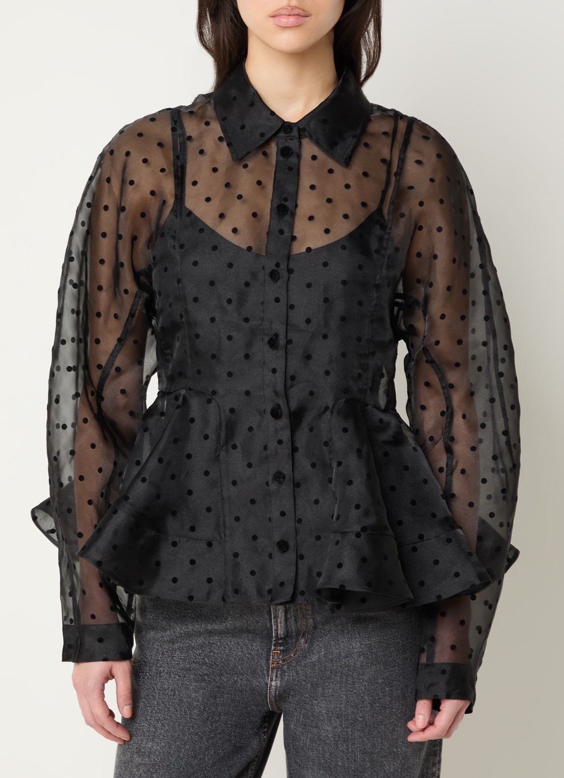 Ganni Semi-transparante blouse met stippenprint en peplum - detail 3 zwart