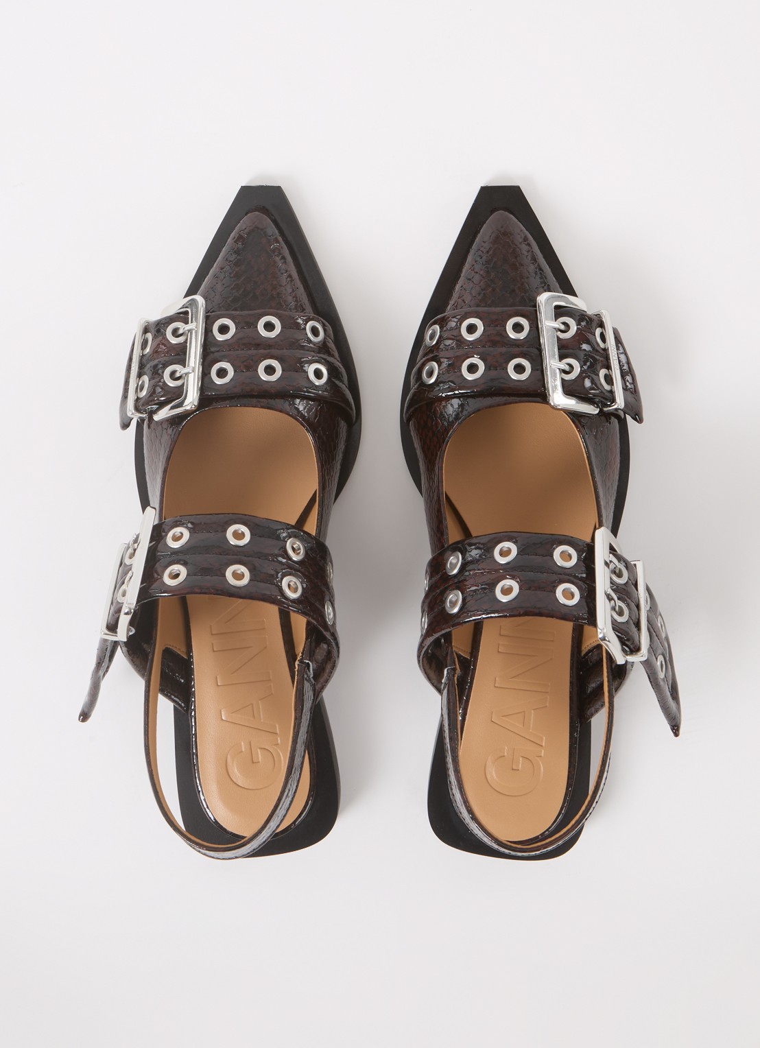 Ganni Slingback van leer met slangenprint - detail 3 bordeauxrood