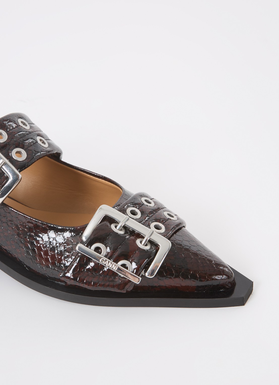 Ganni Slingback van leer met slangenprint - detail 5 bordeauxrood