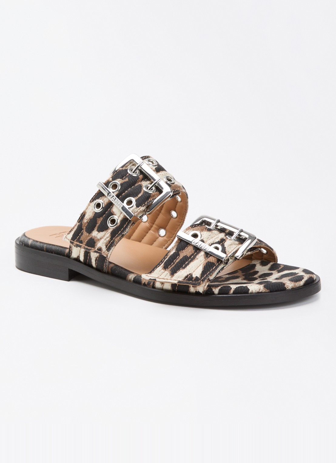 Ganni Slipper met gespdetail en panterprint - voorkant camel