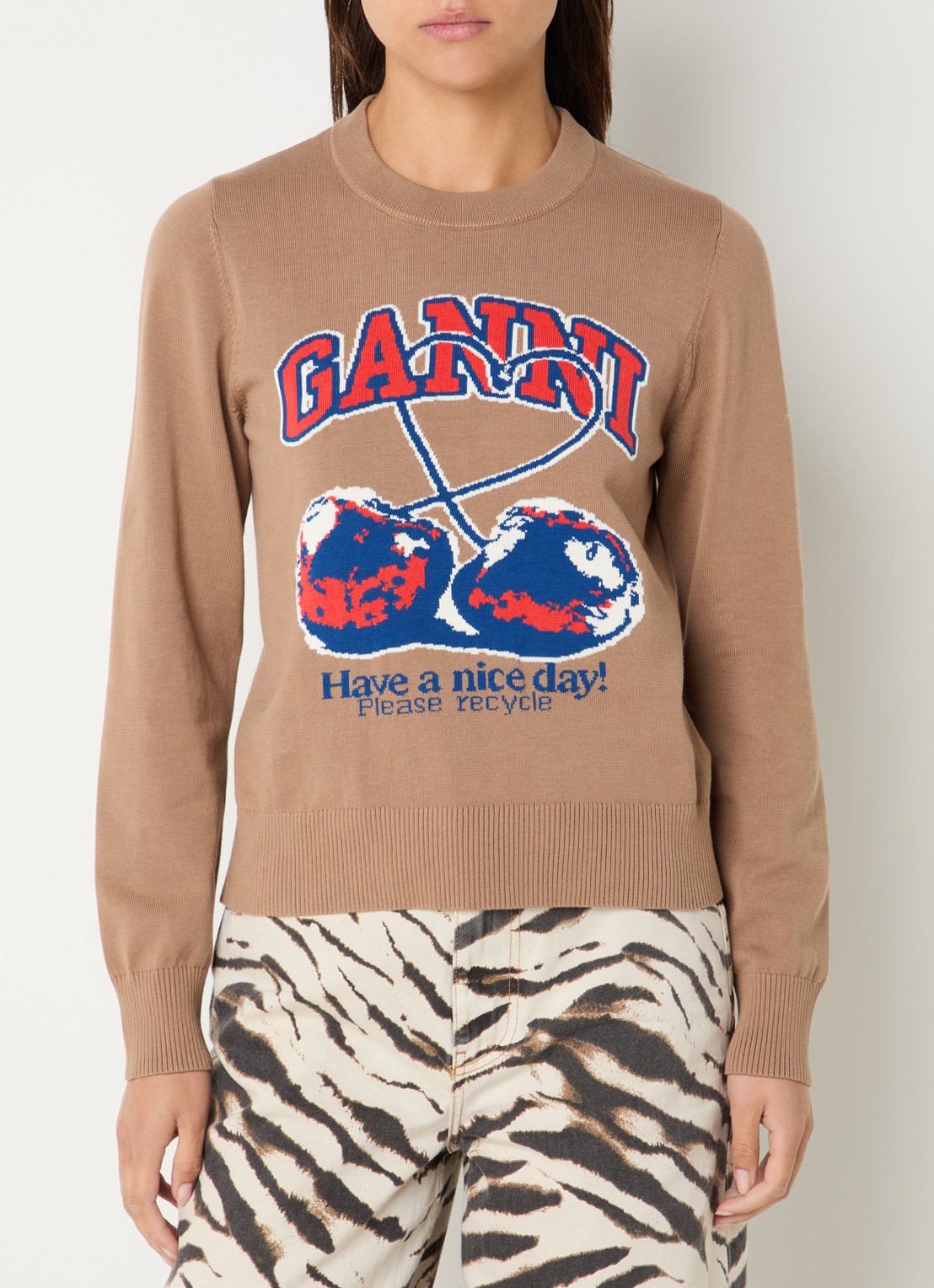 Ganni Sweater met ingebreide logoprint - detail 2 camel
