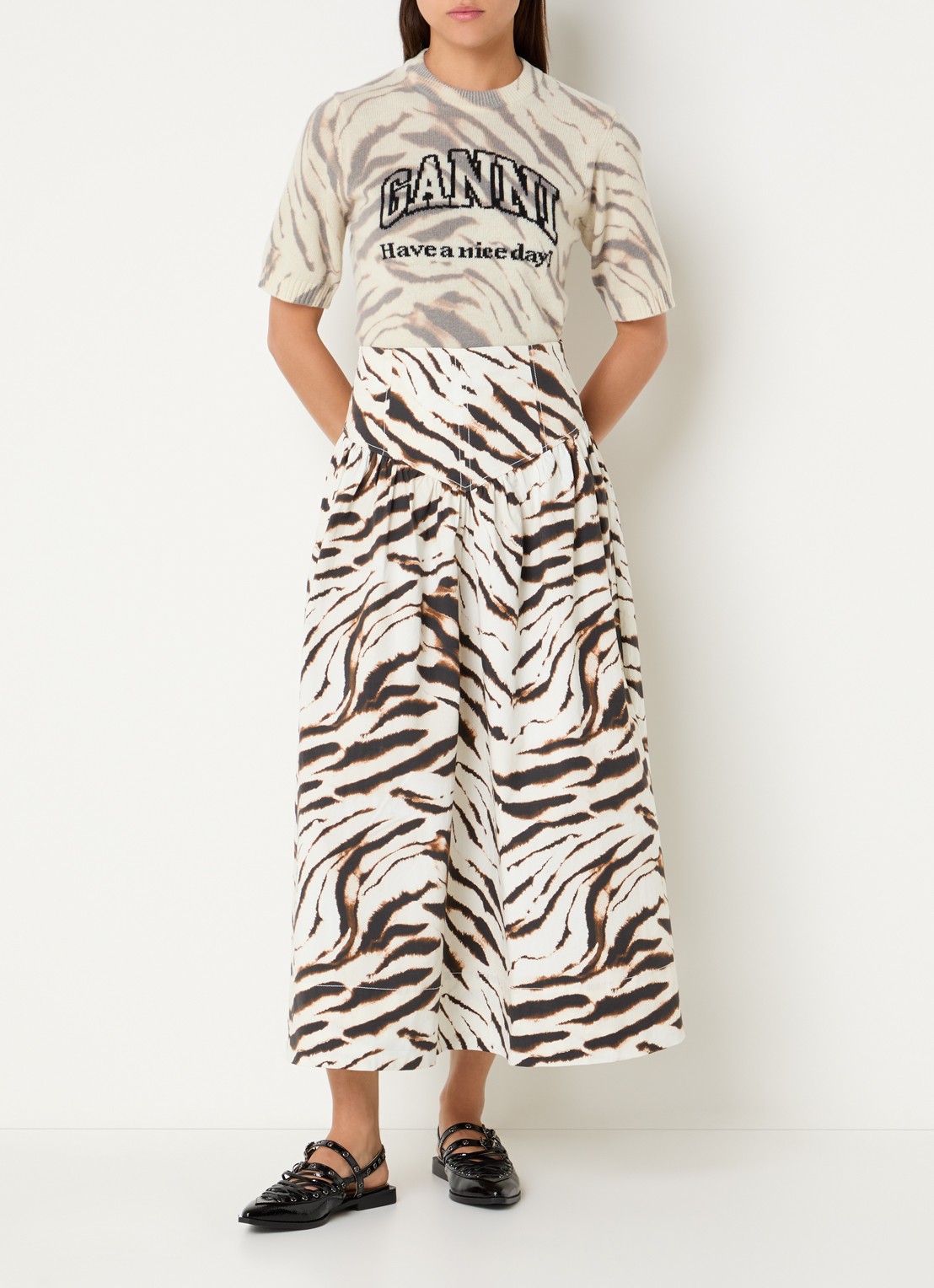 Ganni T-shirt in wolblend met ingebreid logo - voorkant 3 ivoor