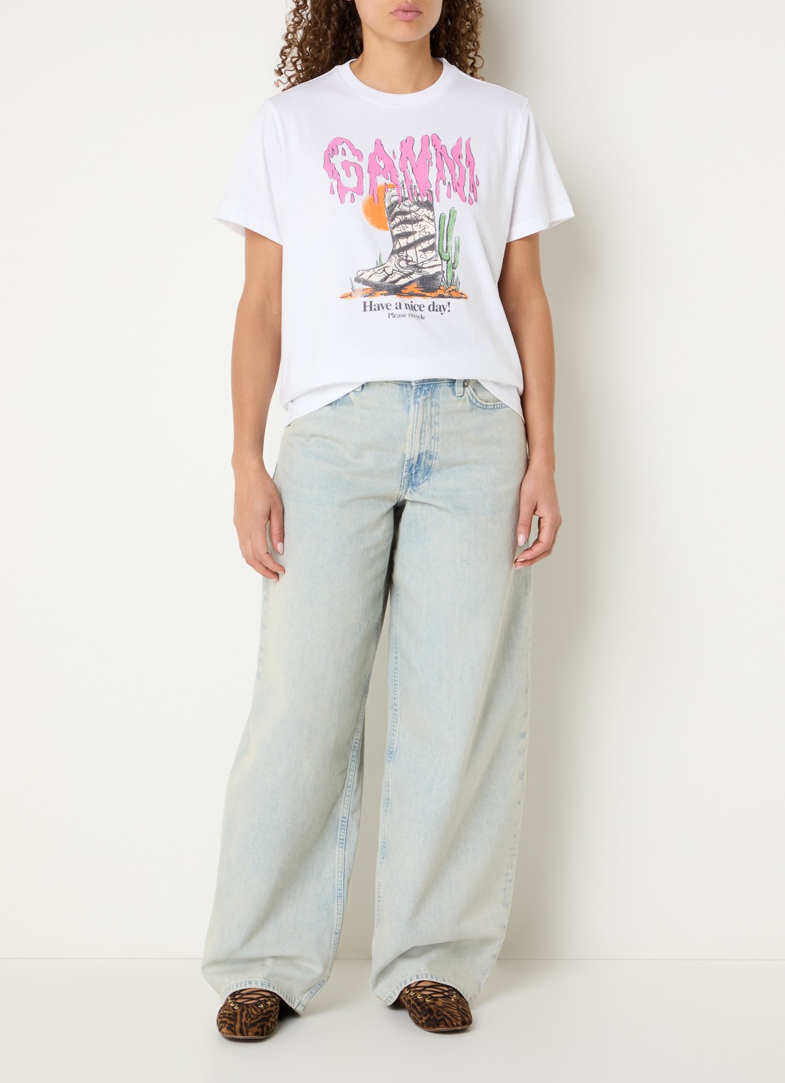 Ganni T-shirt met logoprint - voorkant 2 wit