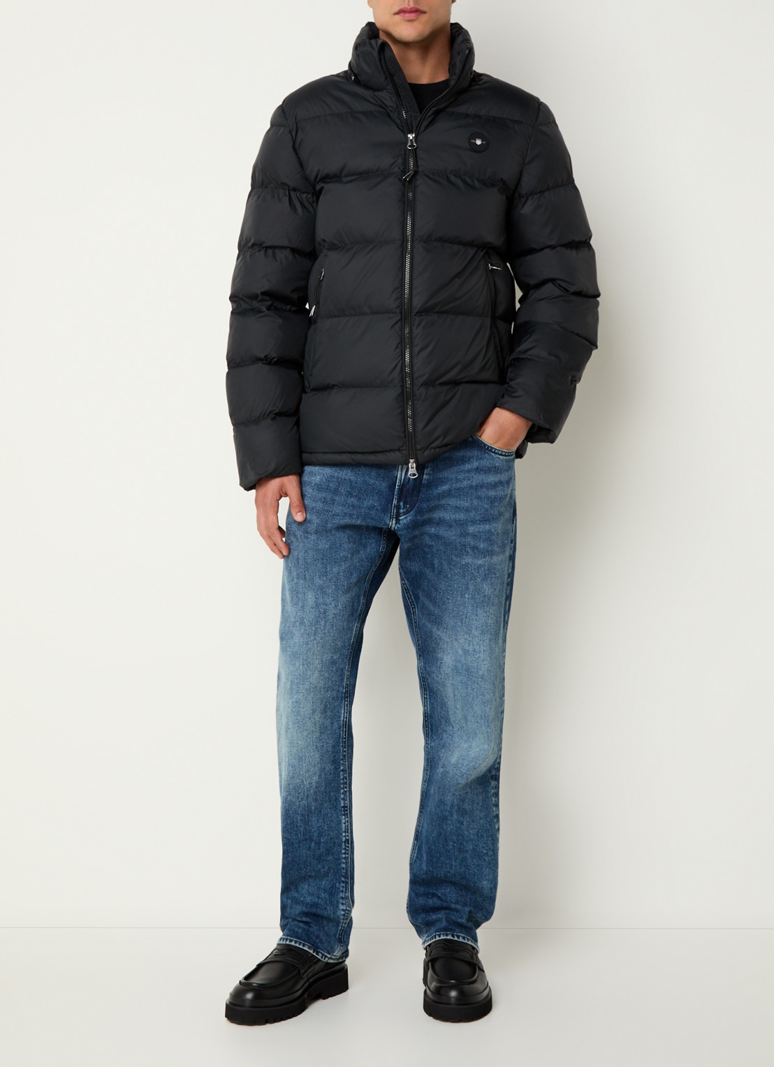 Gant Active Cloud puffer jack met afneembare capuchon en ritszakken - voorkant 2 zwart