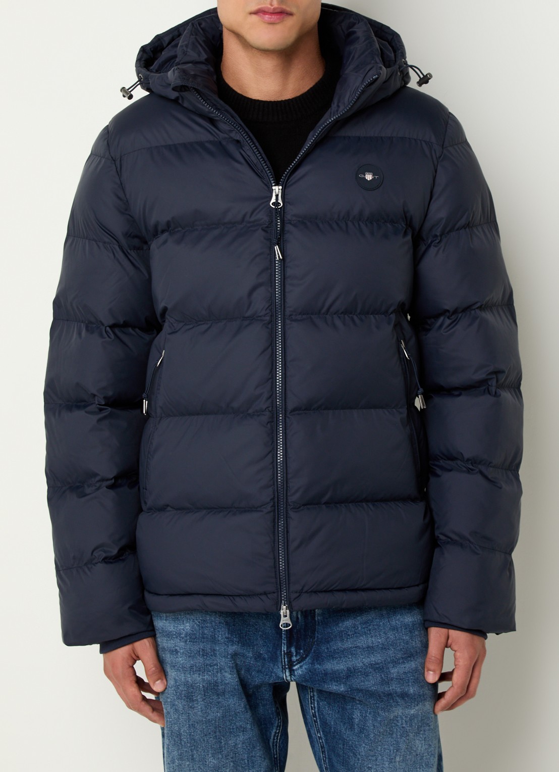 Gant Active Cloud puffer jack met afneembare capuchon en ritszakken - detail donkerblauw