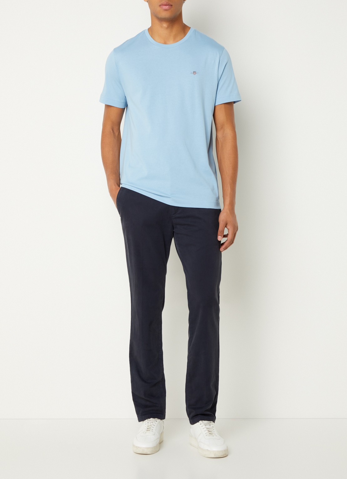 Gant Reg Shield t-shirt met logo - voorkant 2 lichtblauw
