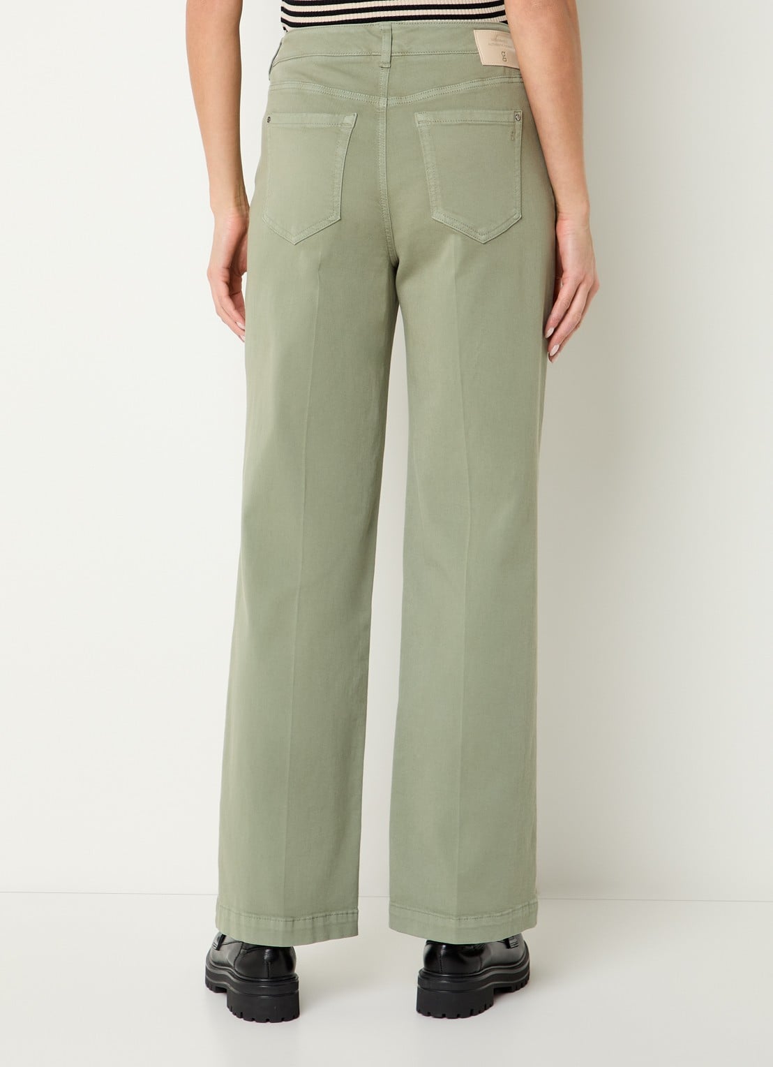 Gardeur Feliza mid waist loose fit jeans met gekleurde wassing - achterkant khaki