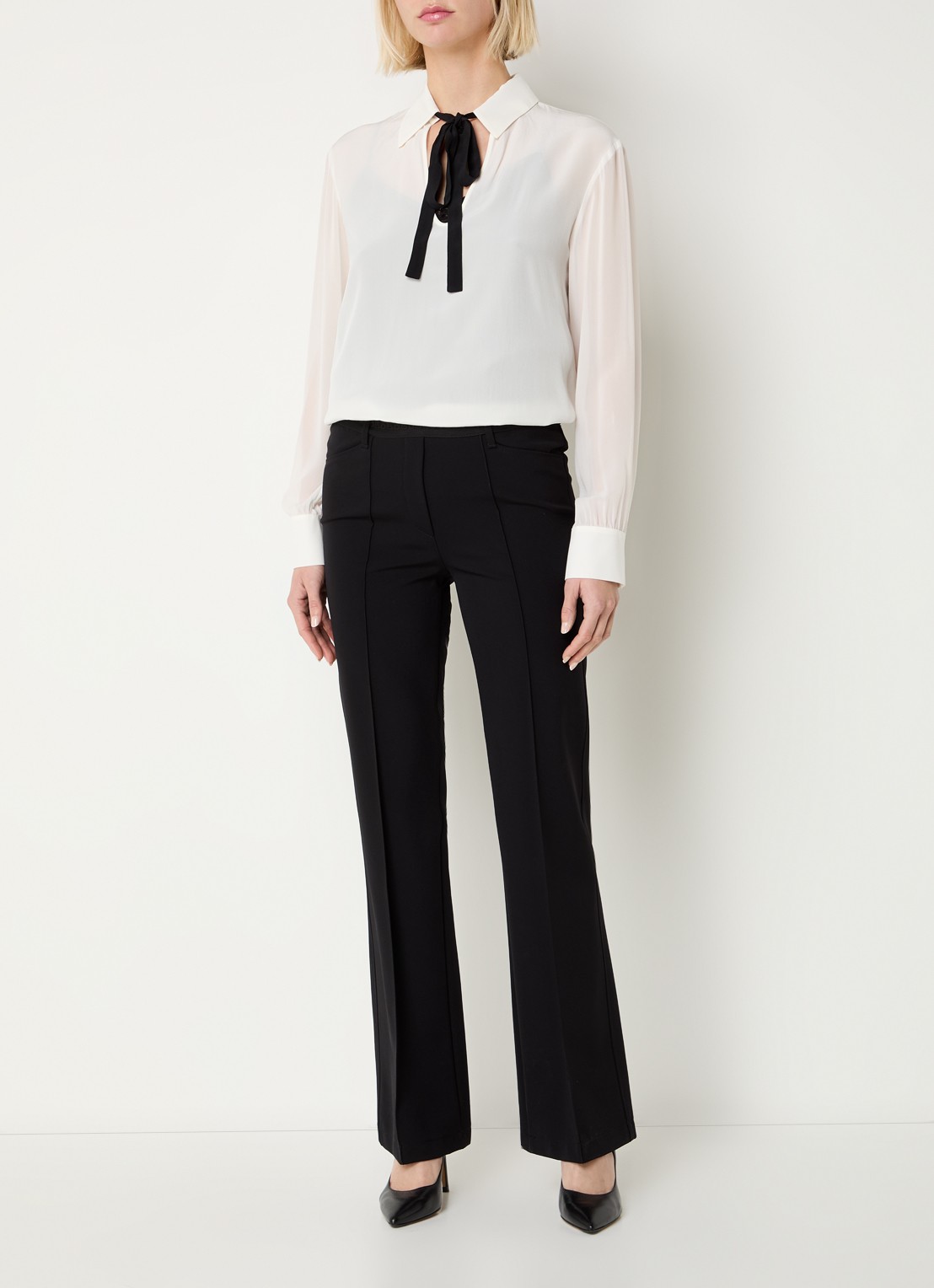 Gardeur Mid waist flared fit pantalon met steekzakken  - voorkant 2 zwart