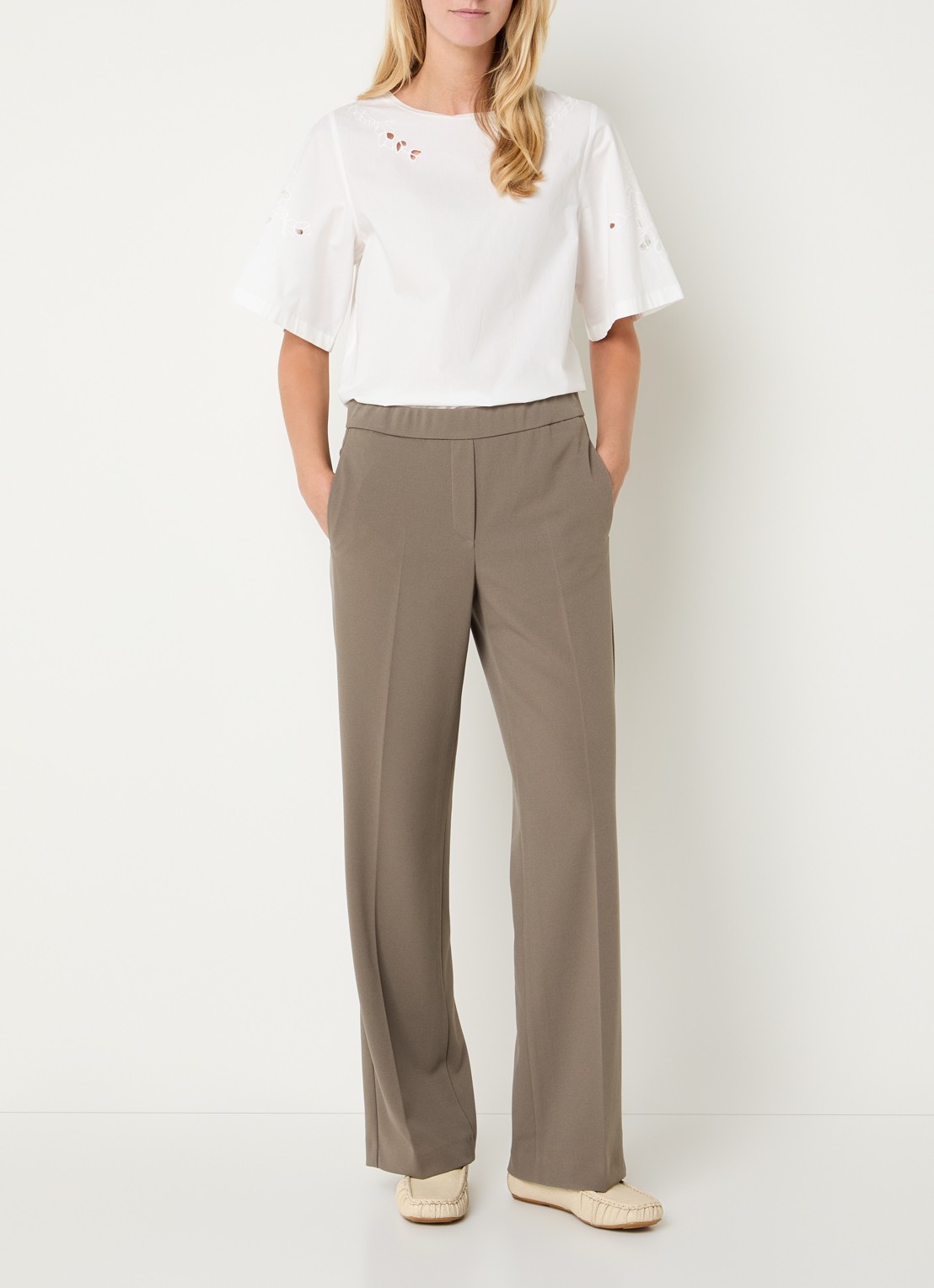 Gardeur Mid waist straight fit pantalon met steekzakken - voorkant 4 lichtbruin