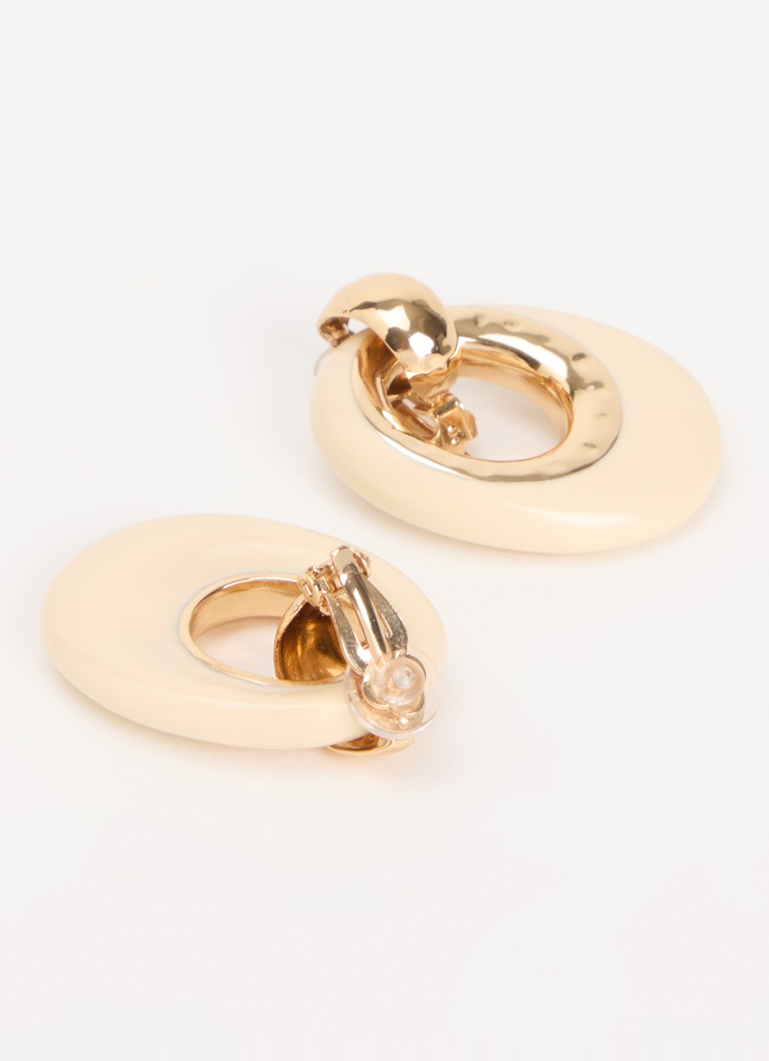 Gas Bijoux Selva oorclips verguld - detail 3 gebroken wit