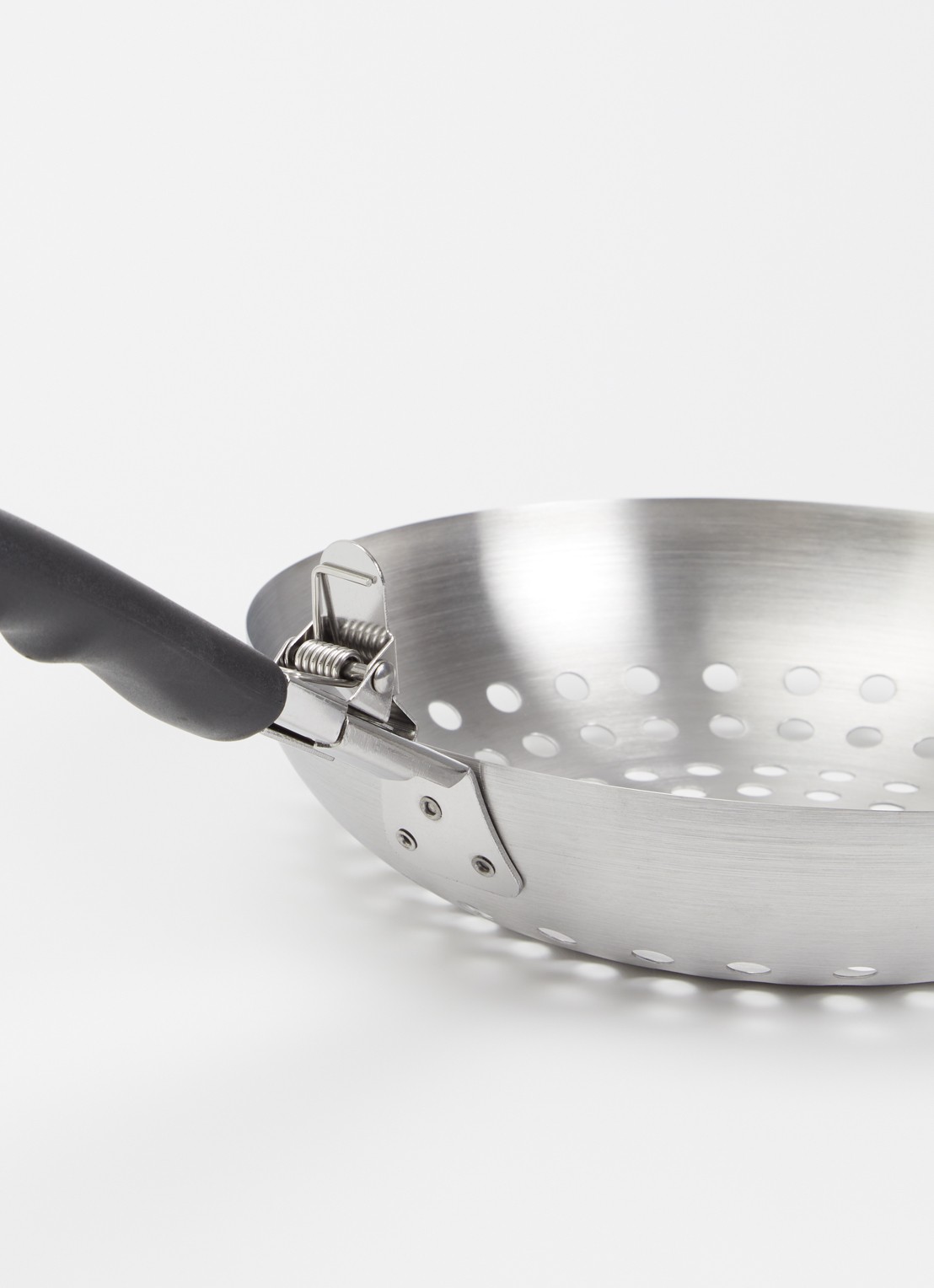 GEFU BBQ Vegetable wokpan Ø28 cm - detail 2 zilver