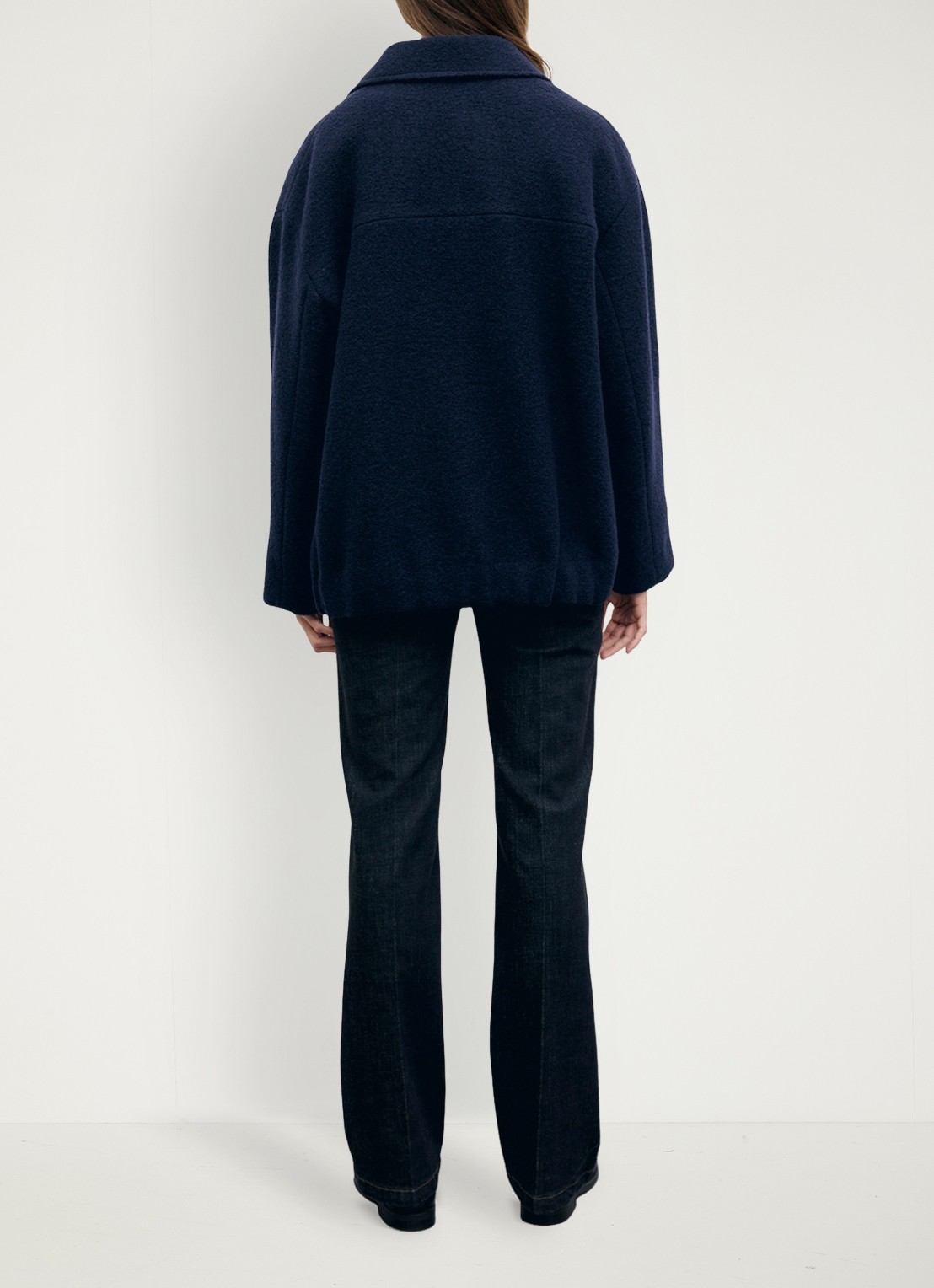 Gerard Darel Alon korte mantel van scheerwol met klepzakken - achterkant blauw