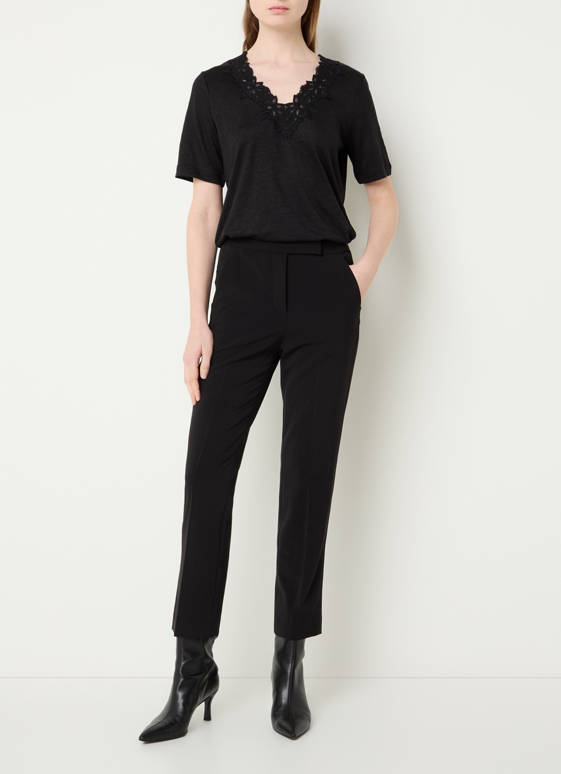 Gerard Darel Alya high waist slim fit cropped chino met steekzakken - voorkant 4 zwart