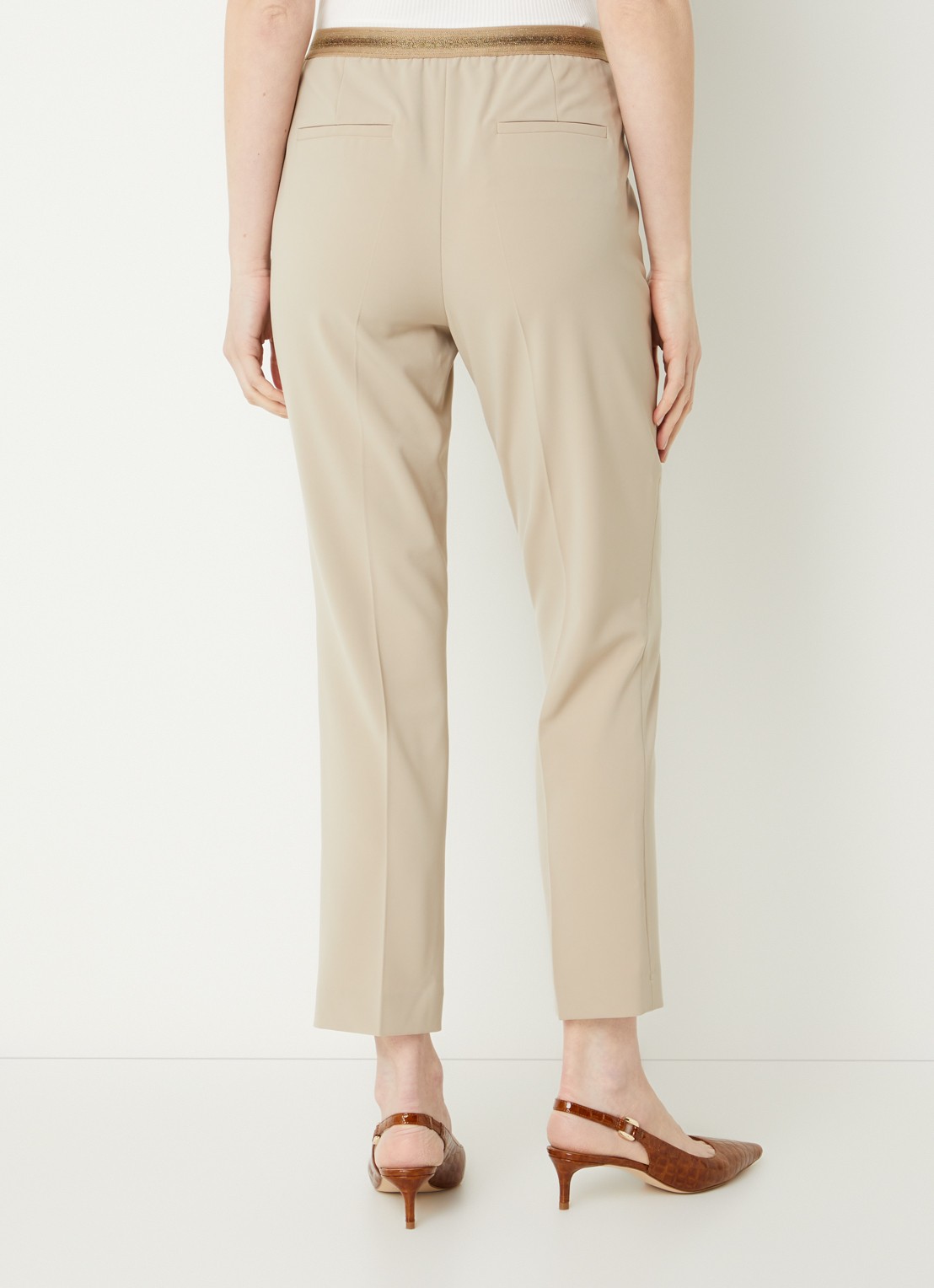 Gerard Darel Alya high waist slim fit cropped chino met steekzakken - achterkant 2 beige