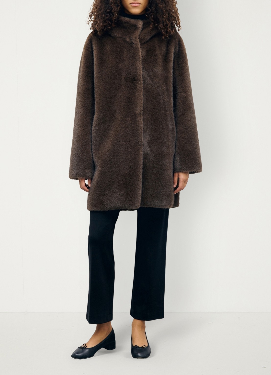 Gerard Darel Amy jas van imitatiebont met capuchon - detail naturel