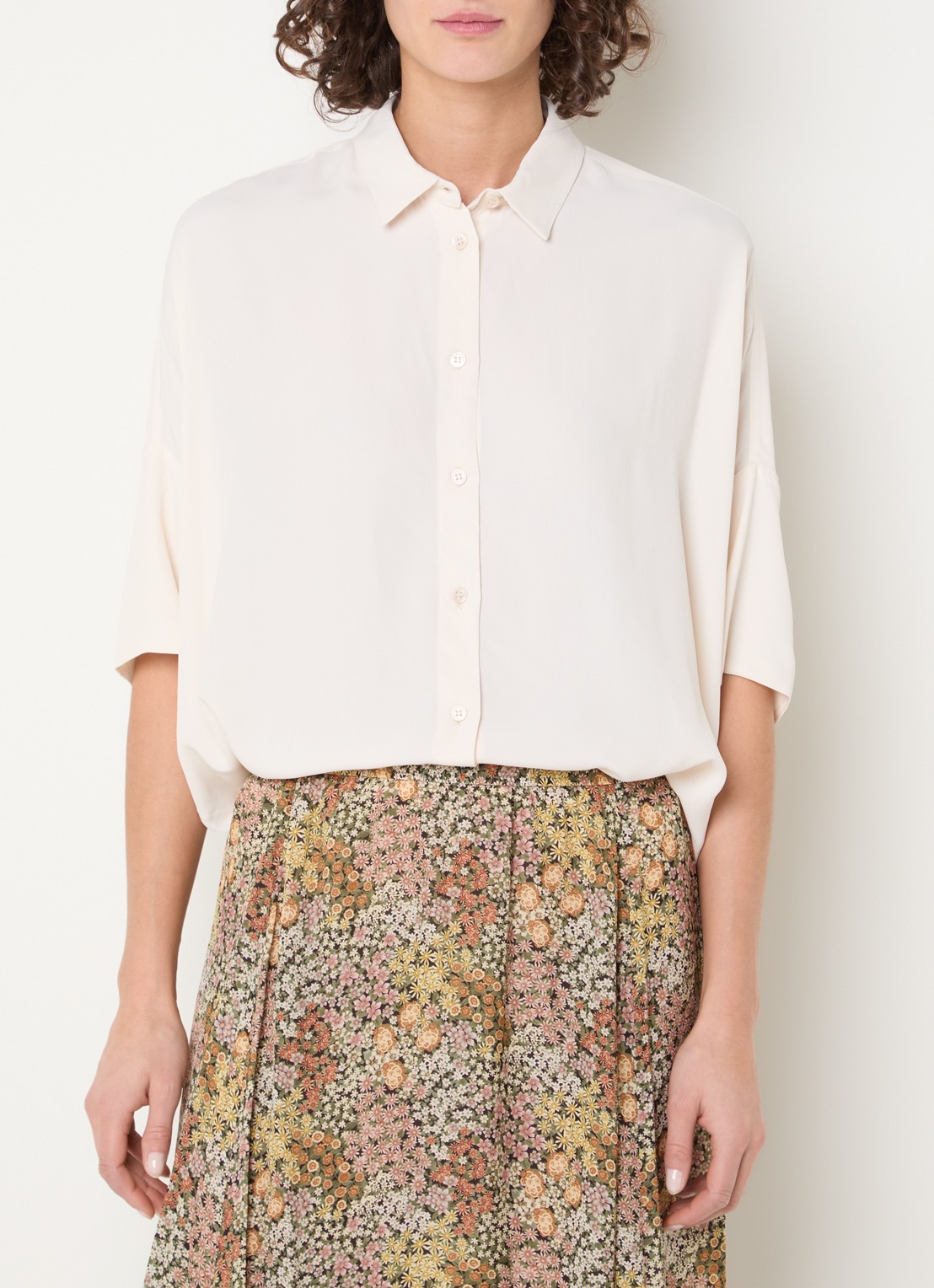 Gerard Darel Cirae oversized blouse in zijdeblend - detail 2 beige