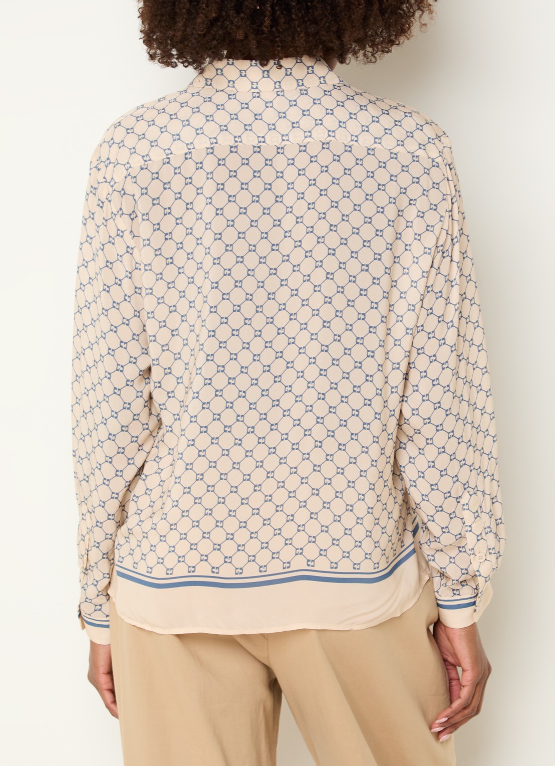 Gerard Darel Clariane blouse met logoprint - achterkant beige