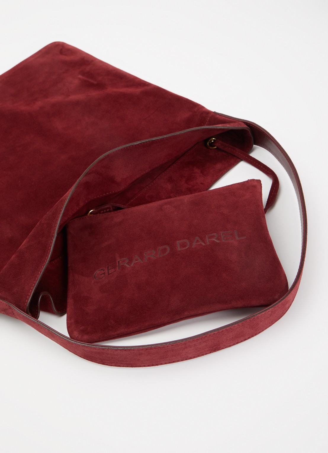 Gerard Darel Lady schoudertas van suède met uitneembaar etui - detail 2 bordeauxrood