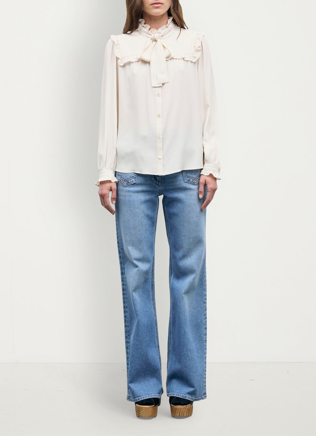 Gerard Darel Leia blouse in zijdeblend met ruches - voorkant 2 beige