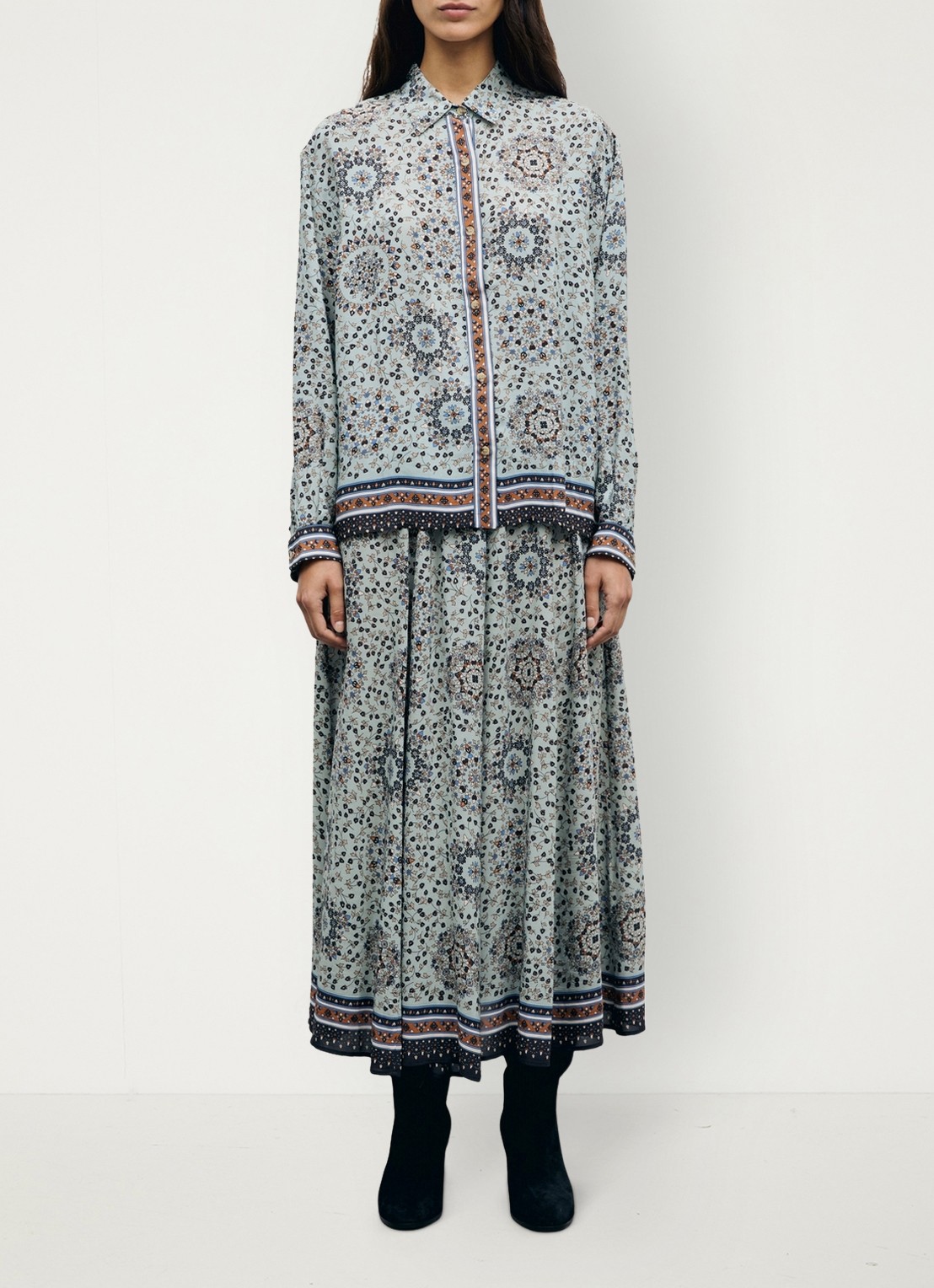 Gerard Darel Liz blouse met paisley dessin - voorkant 3 lichtblauw
