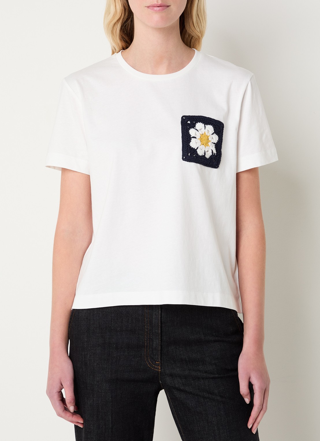 Gerard Darel Melvine T-shirt met bloemborduring en borstzak - detail gebroken wit