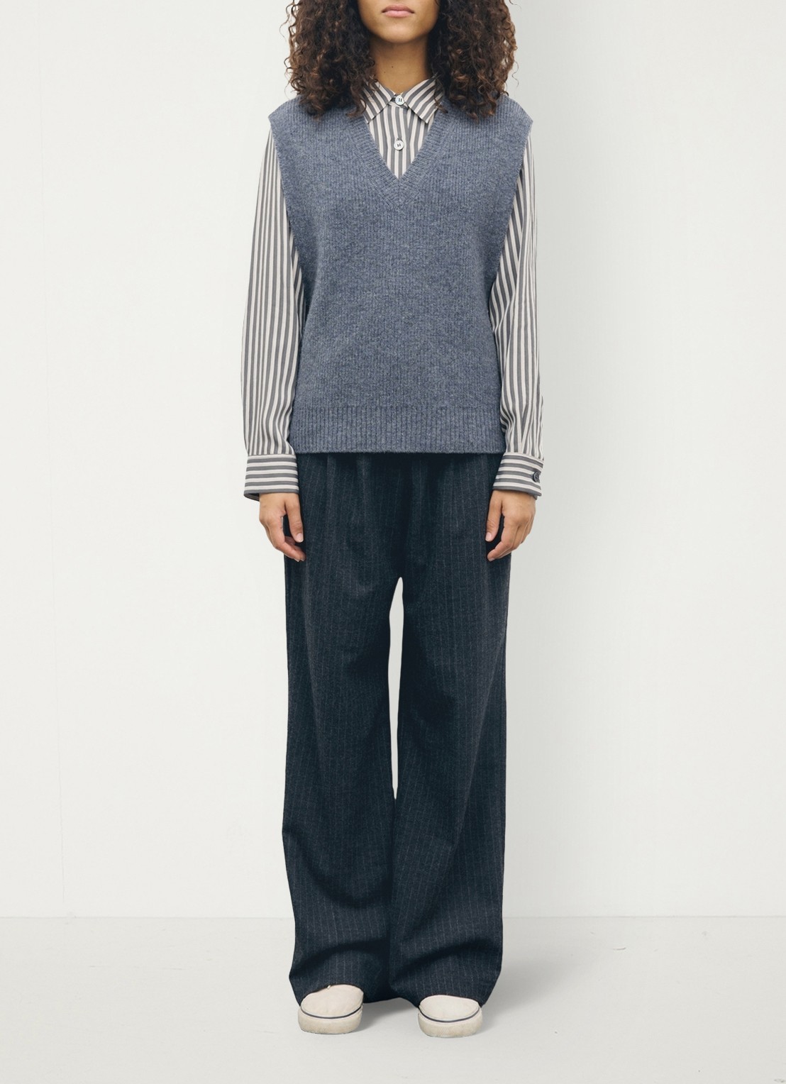 Gerard Darel Renia specer van wol met V-hals - voorkant 5 blauwgrijs