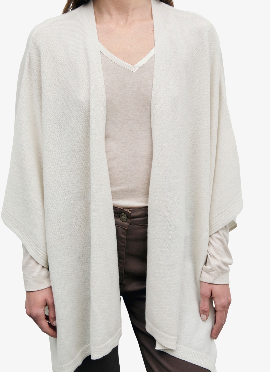 Gerard Darel Reya fijngebreide poncho van kasjmier - detail 3 creme