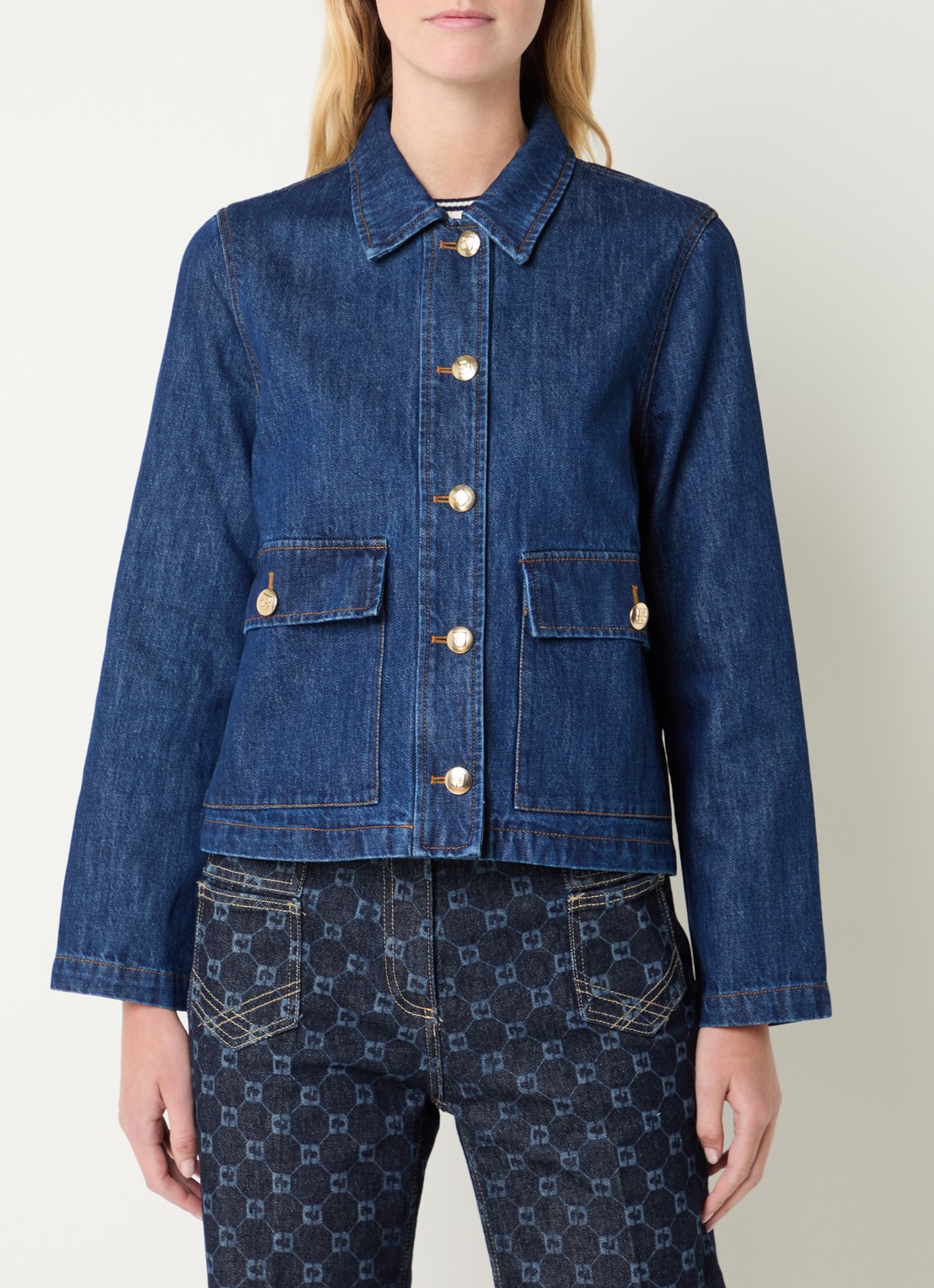 Gerard Darel Taina spijkerjas met klepzakken - detail indigo