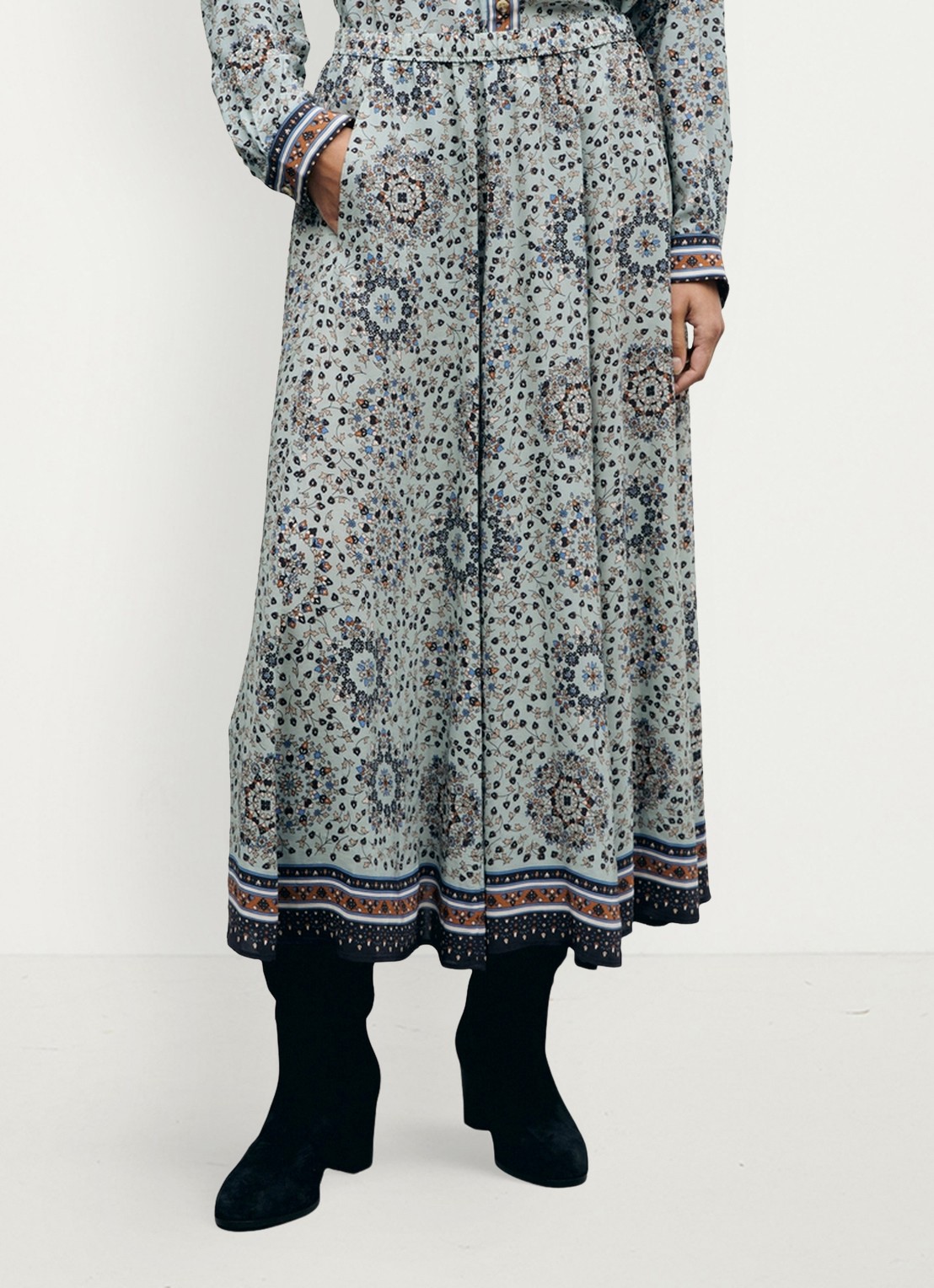 Gerard Darel Tifenn midi rok met paisley dessin - detail 4 lichtblauw