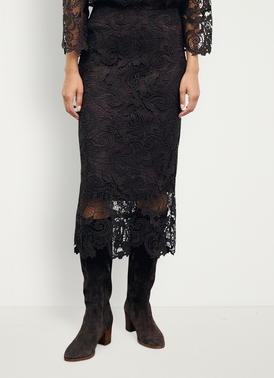 Gerard Darel Tyra midi rok van kant - detail donkerbruin