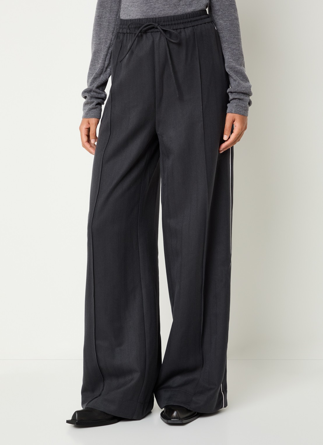 Gestuz Alezia mid waist loose fit trackpants met steekzakken - detail 2 donkergrijs