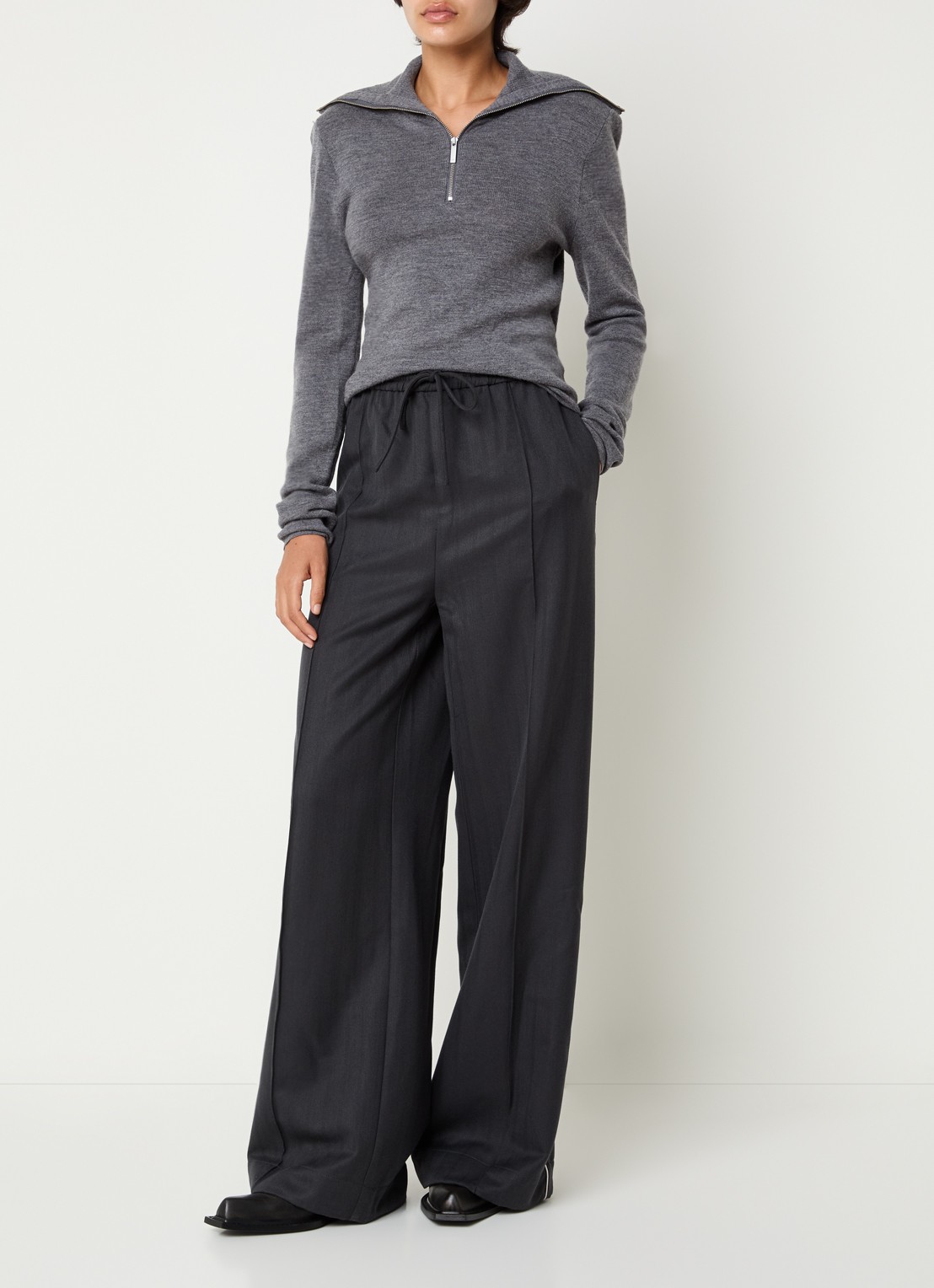 Gestuz Alezia mid waist loose fit trackpants met steekzakken - voorkant 4 donkergrijs