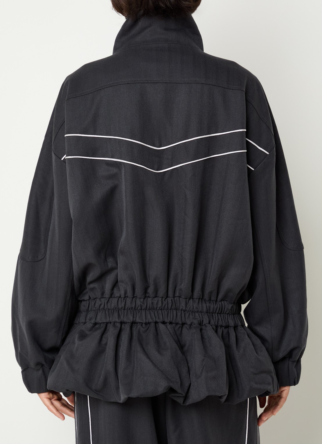 Gestuz Alezia oversized windjack met peplum en ritszakken - achterkant 4 middengrijs