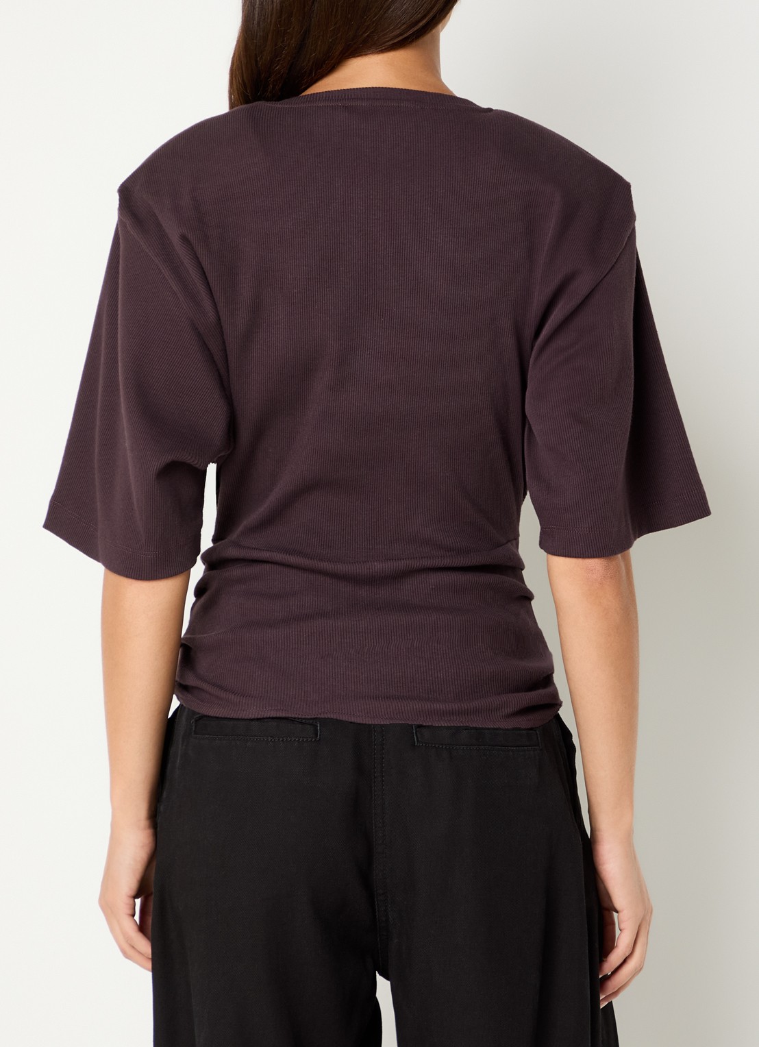 Gestuz Betty top met schoudervulling - achterkant bruin