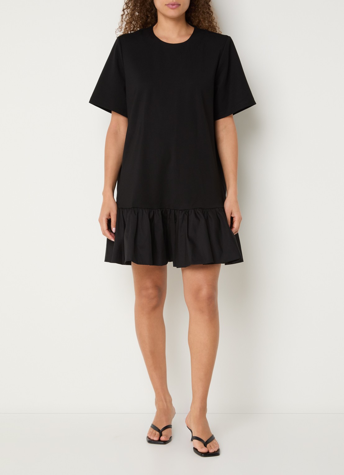Gestuz Erin mini jurk met peplum - voorkant 3 zwart